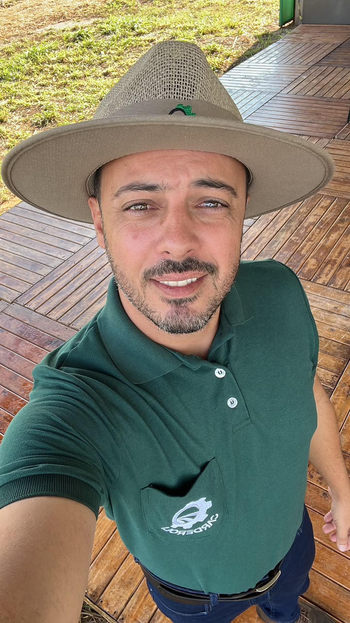 Andrew Garcia, engenheiro agrícola, em campo de cana-de-açúcar